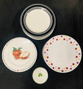 lot 19 image: Plates