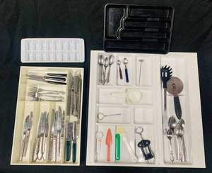 lot 22 image: Utensil Trays