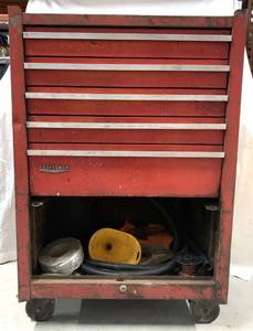 lot 86 image: Craftsman Tool box