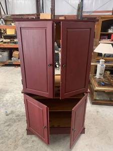 lot 176 image: Red Entertainment Center