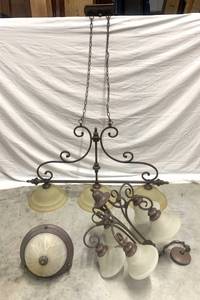 lot 122 image: Light fixtures