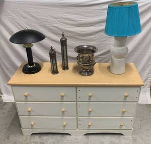 lot 121 image: White Dresser