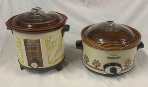 lot 26 image: Vintage crockpot