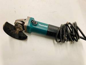 lot 32 image: Makita Grinder Corded (Working)