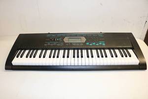 lot 39 image: Casio Keyboard CTK-2100 (works w batteries, no adapter)