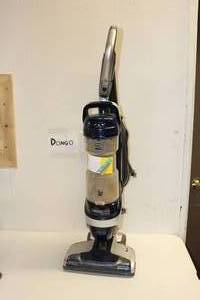 lot 44 image: Kenmore Black Vaccuum (Powers on)