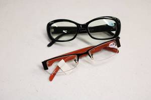 lot 53 image: 2 Reading Glasses 1.25