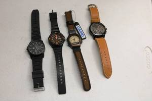 lot 62 image: 4 Mens Watches