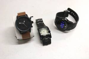 lot 64 image: 3 Mens Watches (1 electronic)