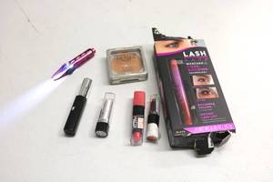 lot 66 image: Womens makeup and accessories lot
