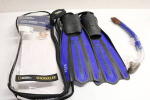 lot 76 image: National Geograpic Fins w snorkel