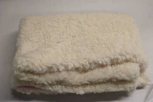 lot 78 image: Cream Extra Soft Blanket 44x30in