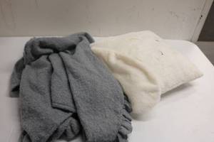 lot 99 image: Soft Throw Over Blanket w Soft Pillow