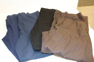 lot 100 image: Womens Capri Pants (Blue and Black XXL - Brown L)