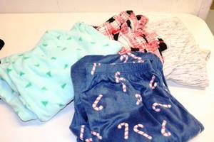 lot 101 image: Womens Pajama Pants (Green, Red, White XL - Blue L)
