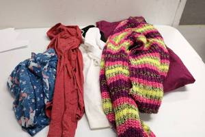 lot 103 image: Lot of Womens Clothing