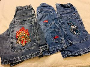 lot 119 image: 3 - JNCO Jean Shorts Size 34W
