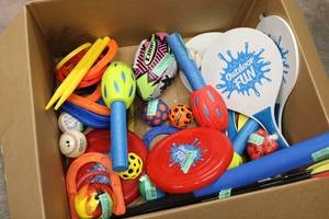 lot 126 image: Outdoor toys lot