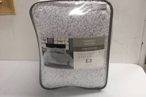 lot 141 image: Garment Washed FullQueen 3pc Bed Set (1comforter and 2 shams)