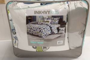 lot 144 image: InkIvy Kids Comforter Set Twin Size