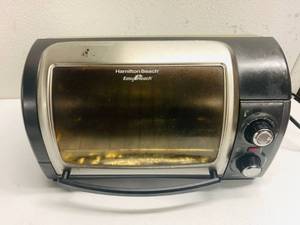 lot 168 image: Hamilton Beach Easy Reach Toaster Oven