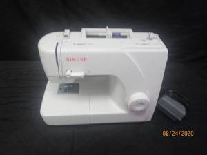 lot 8 image: SINGER 1507 IN WORKING CONDITION