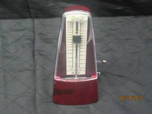 lot 28 image: ZHANGHENG MECHANICAL METRONOME