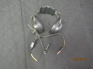 lot 32 image: ASTROCOM AM-3597 CA HEADPHONES