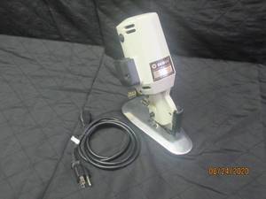 lot 33 image: GEMSY CLOTH CUTTING MACHINE  MODEL RXM-100 TESTED AND WORK