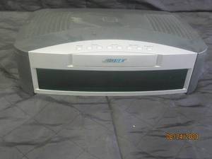lot 104 image: BOSE MEDIA CENTER MODEL AV3-2-1
