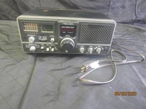 lot 115 image: REALISTIC DX-302 SHORTWAVE RECEIVER