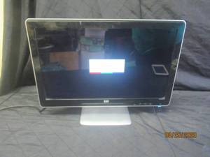 lot 132 image: HP 20 LCD COLOR MONMITOR MODEL 2009M