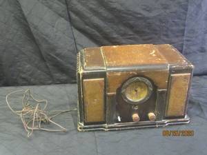 lot 137 image: VINTAGE PACKARD-BELL MEGACYCLES KILOCYCLES UNTESTED