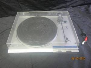 lot 143 image: SONY DIRECT DRIVE AUTOMATIC STEREO TURNTABLE SYSTEM PS-LXI