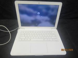 lot 154 image: APPLE MAC BOOK BRCM1047 13 WORKS NO POWER CORD