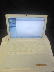 lot 156 image: APPLE MAC BOOK BRCM1047 13 WORKS NO POWER CORD