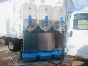 lot 162 image: COOL TROPICS 3 BARREL FROZEN DRINK MACHINE TESTED AND WORKS