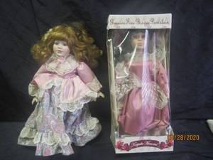 lot 182 image: 2 POCELAIN DOLLS