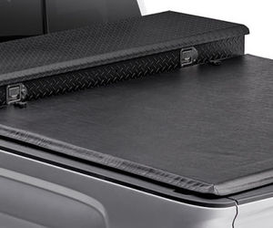 lot 88 image: EXTANG TRUCK BED COVER CHEVYGMC SILVERADOSIERRA 99-06 NEW IN BOX