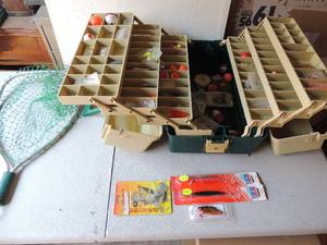 lot 168 image: Plano double sided pull out tackle box, full of fishing tackle and a small fish net