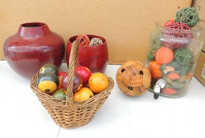 lot 215 image: Table decor- red vases, assorted wicker balls, wicker basket full of billard balls