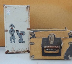 lot 216 image: Deluxe Classroom recorderlistening center model #3670AV 7 x 11 x 14, white and gray metal box 15x8x8