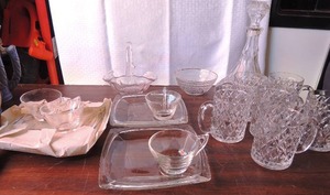 lot 256 image: 6 diamond shaped mugs, decanner with stopper,  4- 8 glass plates, matching cups, glass basket long glass bowl with gold trim