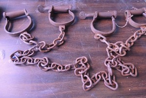 lot 265 image: Vintage San Quintons hand and feet shackles