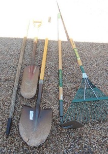 lot 276 image: Garden hoe,  shovel,SHARPSHOOTER,  leaf rake
