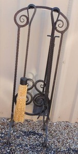 lot 286 image: Fireplace TOOLS