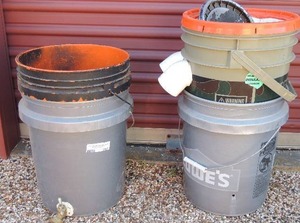 lot 287 image: 5 gallon paint buckets - one HAS FAUCET ATTACHED
