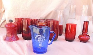 lot 298 image: Blue Shirley Tempe creamer, Assorted red glasses, 1 red vase,, 5 oil lamp chimneys