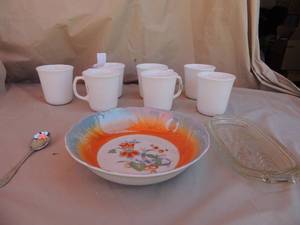 lot 299 image: 7 white corning ware coffee mugs Bollivia glass bowl