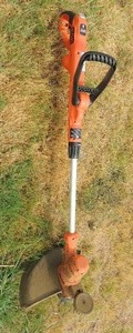 lot 228 image: Black and Decker electric weed eater edger